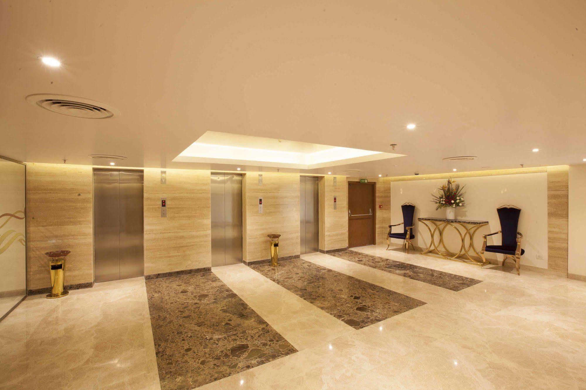 United 21 The Grand Hotel Pune