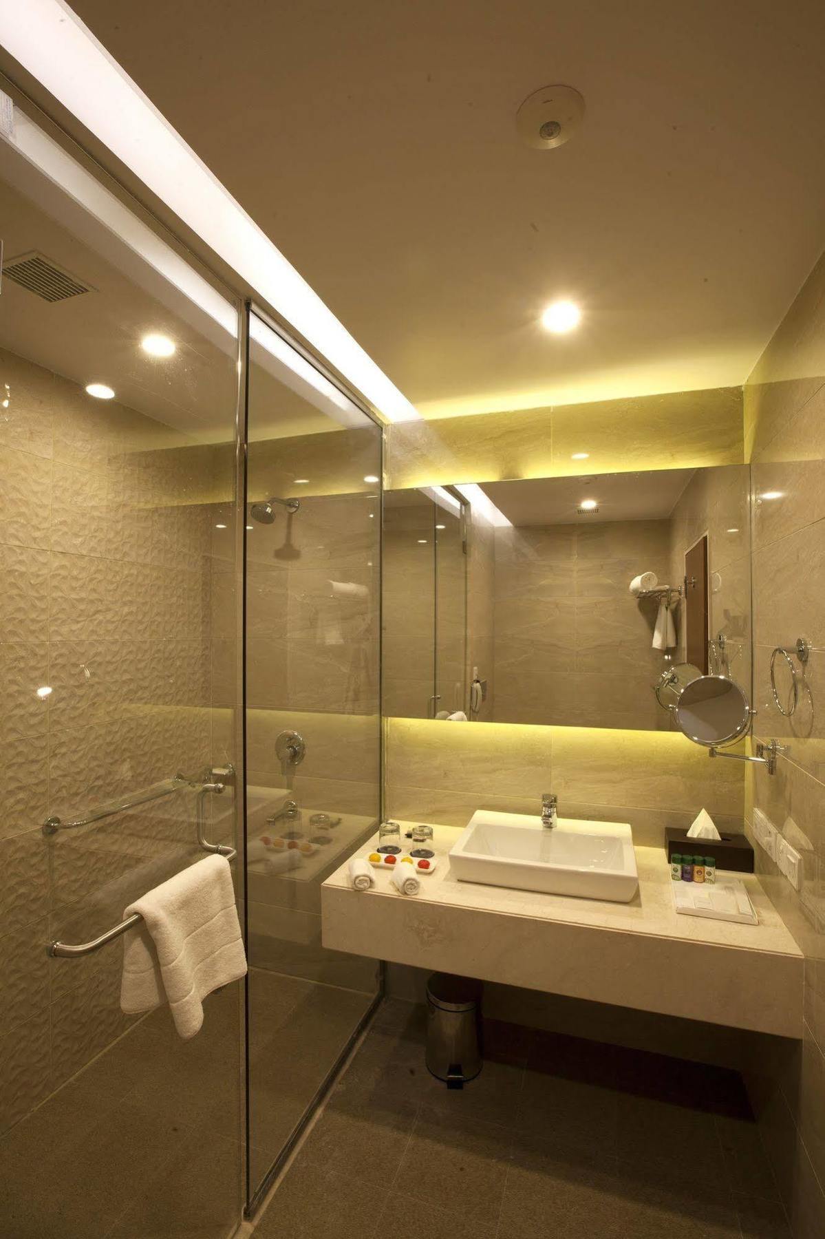 United 21 The Grand 5* Pune