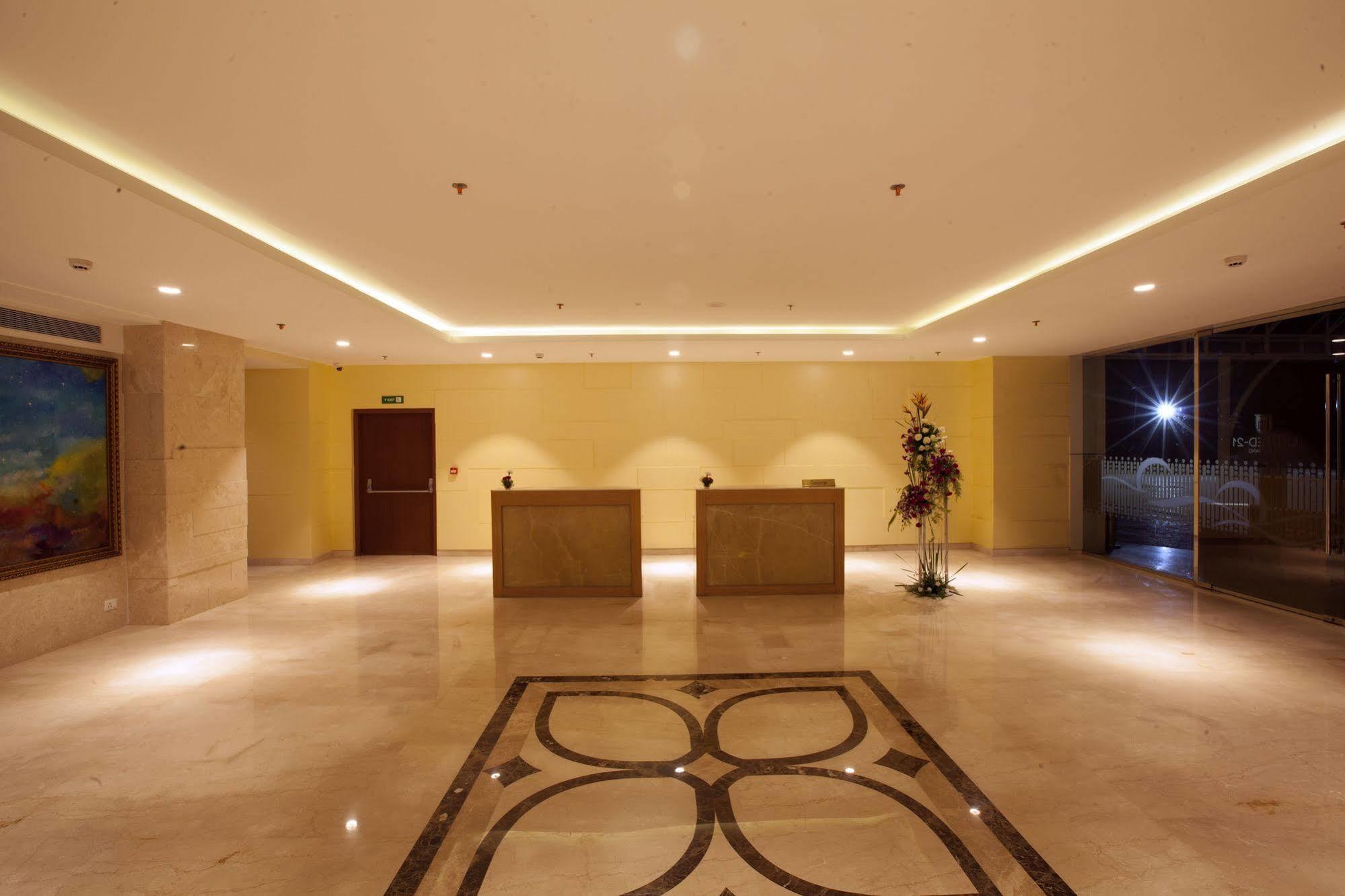United 21 The Grand Hotel Pune