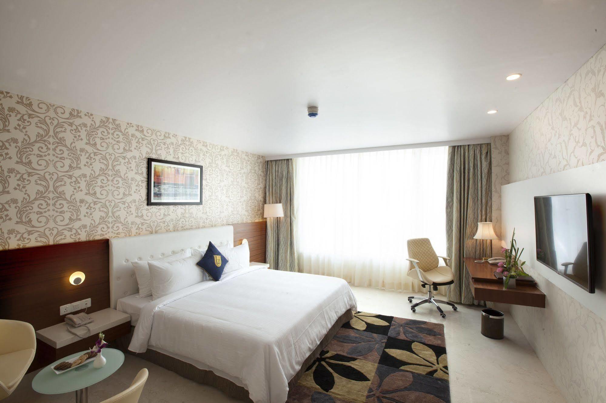 United 21 The Grand 5* Pune