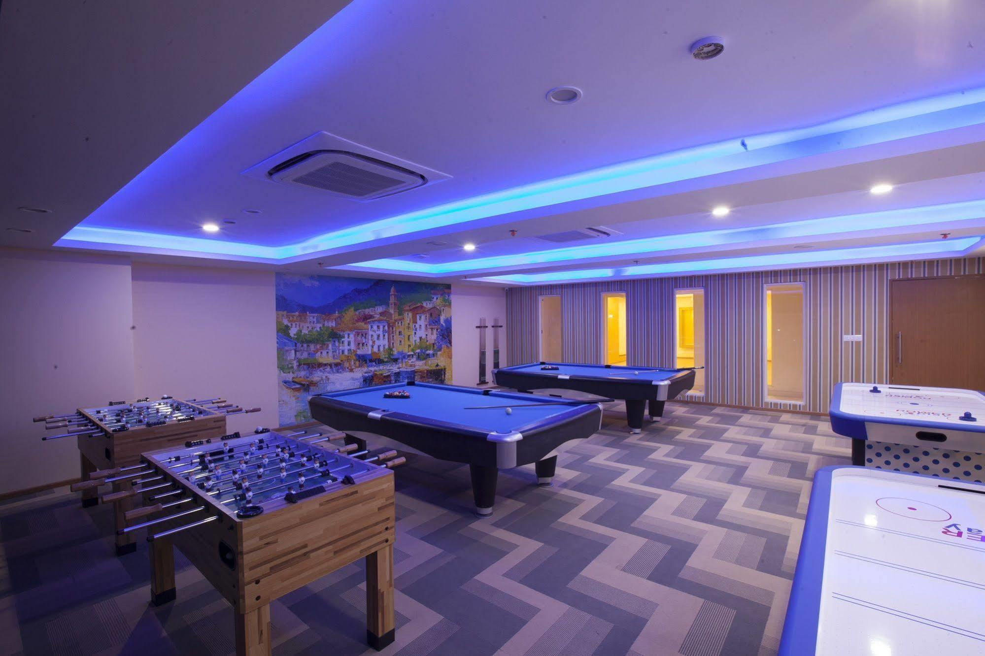 United 21 The Grand Pune