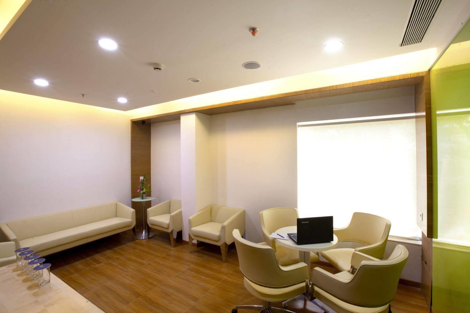 United 21 The Grand Hotel Pune
